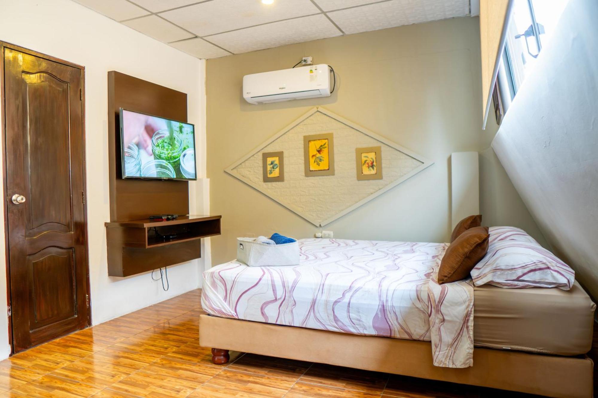 Villa 97 hostal económico cerca al Aeropuerto Guayaquil Exterior foto