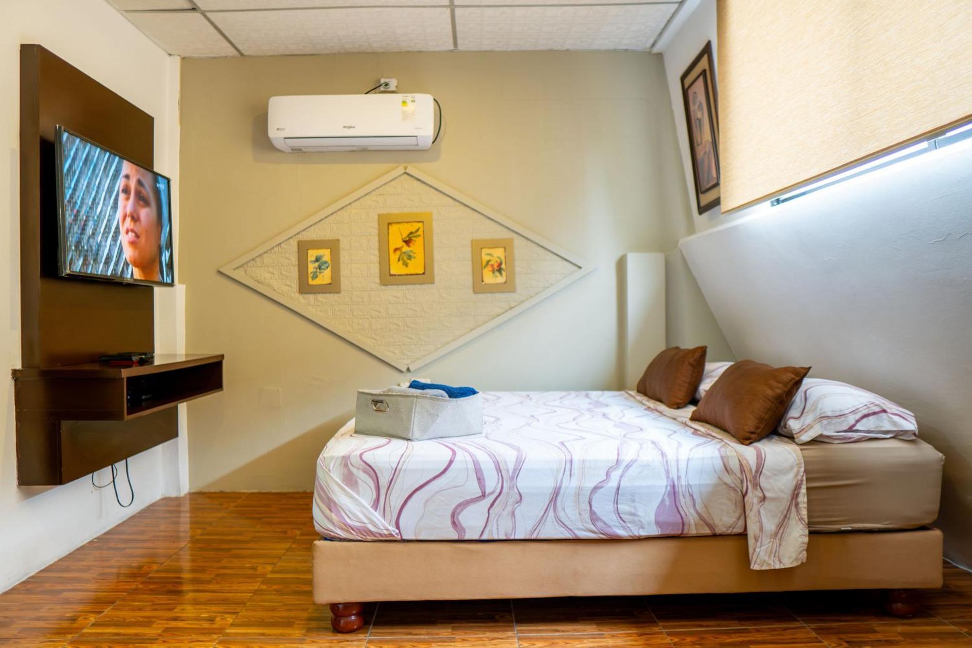 Villa 97 hostal económico cerca al Aeropuerto Guayaquil Exterior foto